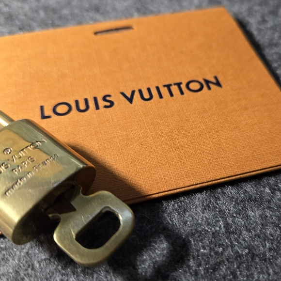 #304 Authentic Louis Vuitton lock and key set include LV envelope with card - Picture 4 of 9